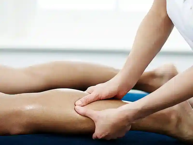 ماساژ ساق پا برای کاهش خستگی و تنش عضلات